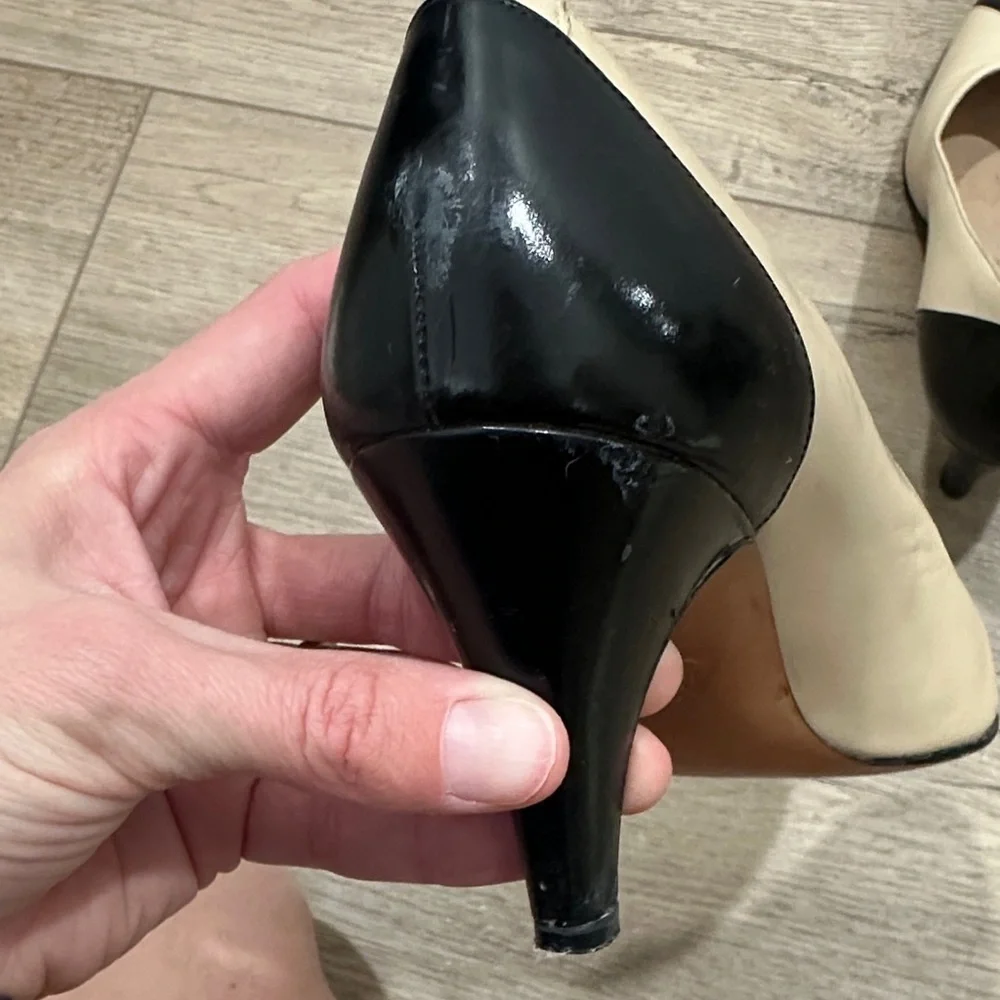 Salvatore Ferragamo Italy Two-Tone Cream Black Heels pumps leather 6.5 vintage - Picture 8 of 11